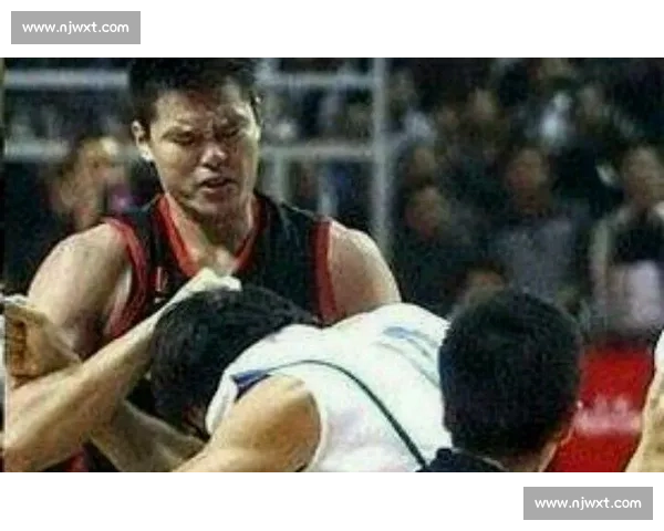 朱芳雨 2010 中巴群殴名场面：组合拳暴打巴西球员，一战封神！